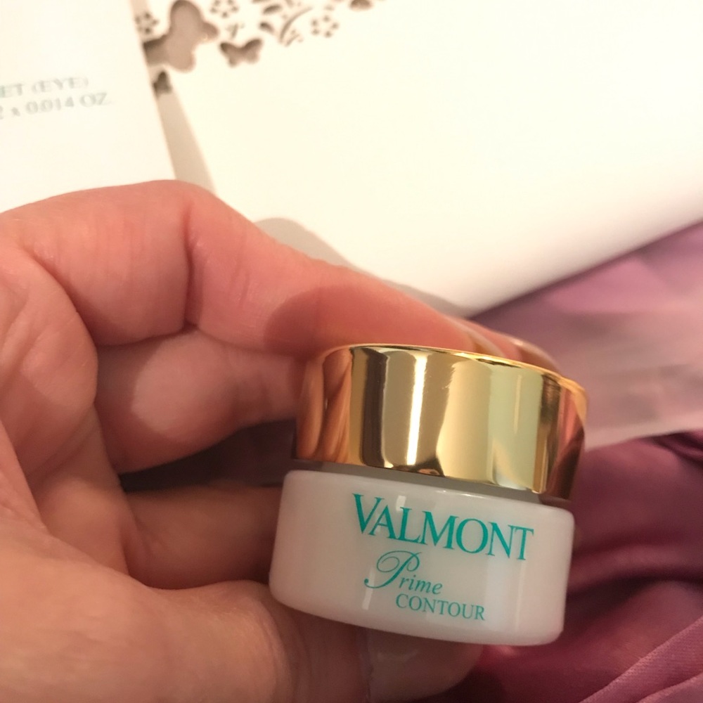 🌟NEW VALMONT 4 PC GIFT SET- LG BEAUTIFUL POUCH